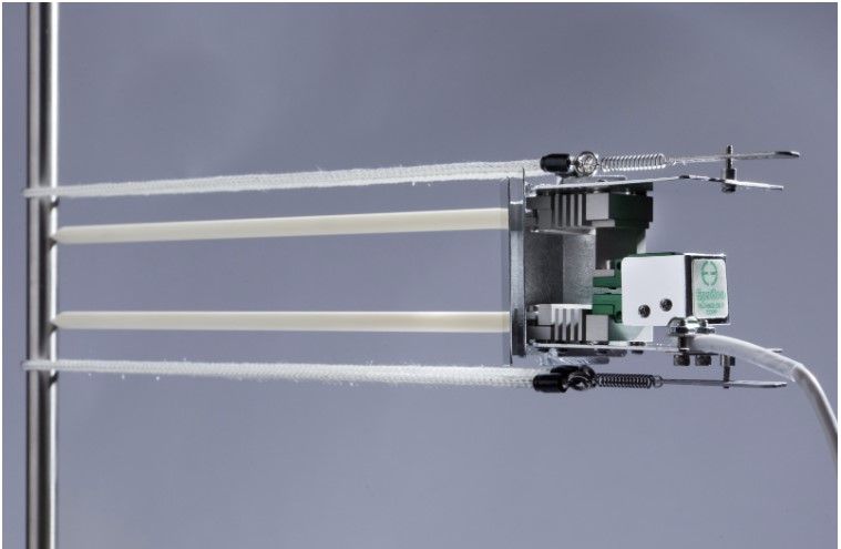 Extensômetro de Alta Temperatura sistema de fixação autossustentado (1200°C) Modelo 3448